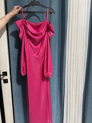 Яркое вечернее платье цвета фуксия. Размер 42 - Силуэт: приталенное
