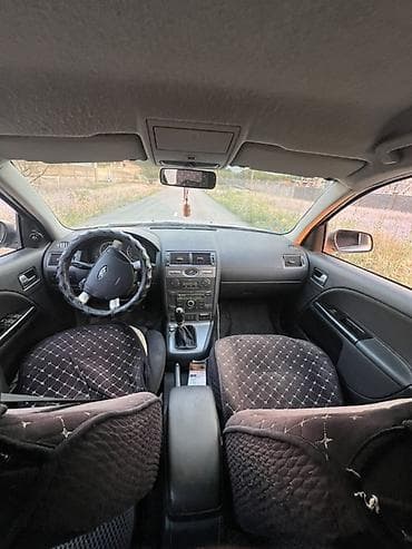 lada xray: Ford Mondeo: 2004 г., 1.8 л, Механика, Бензин, Седан — 9