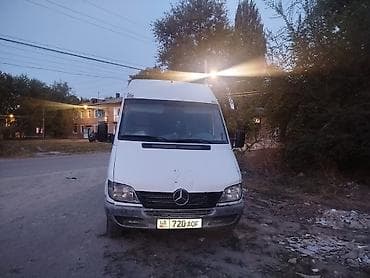 камаз на прицеп: Mercedes-Benz Sprinter
год 2005
обьем 2.2 
средный база 
грузопассажир — 2