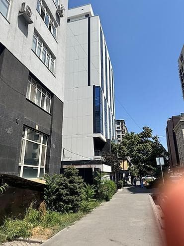 туры ош: Кеңселерди ижаралоо, 68 м², Бизнес борборунда, Коопсуздук системасы менен, 1-катар — 2