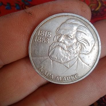 фунт стерлингов: Набор монет (разные страны и годы) Состав: - 1 фунт стерлингов — 4