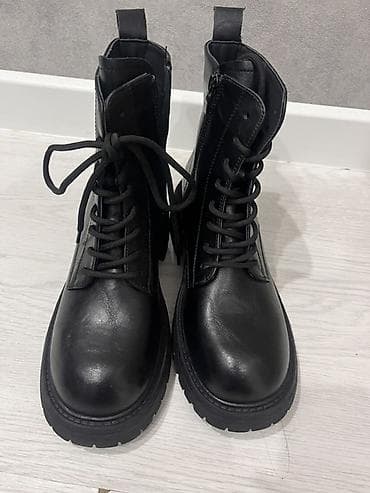 обувь в школу: Женские утепленные ботинки-челси/берцы, черные - Материал верха — 5