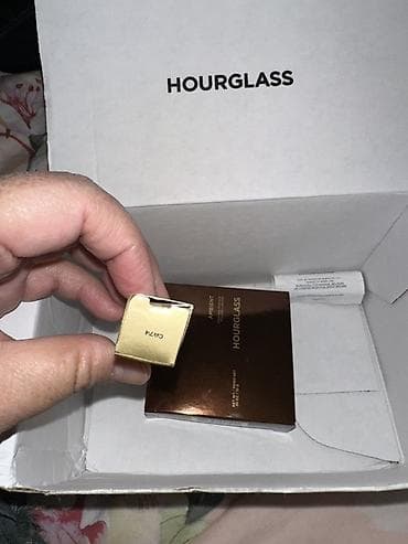 косметички: Hourglass Phantom Volumizing Glossy Balm — объемный сияющий бальзам — 3
