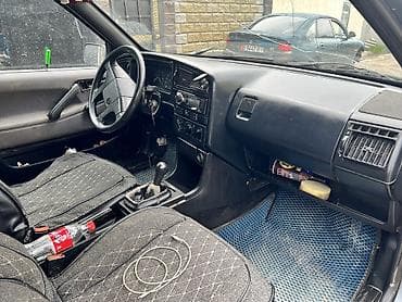 Продажа авто: Volkswagen Passat CC: 1988 г., 1.8 л, Механика, Бензин, Универсал — 5