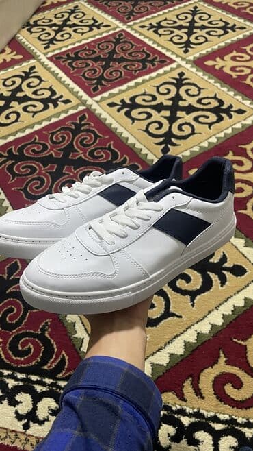 Белые кроссовки (новые)