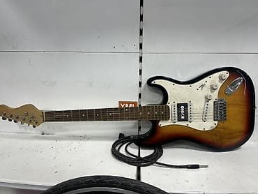 Электрогитара типа Stratocaster с комплектным инструментальным