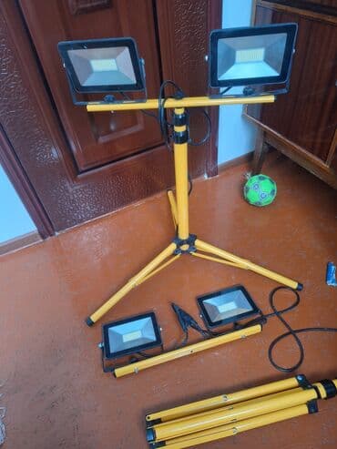 Прожектор на штативе feron ll503 рабочий. состояние отличное. 50w цена