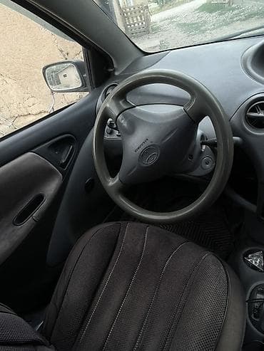 прадо 2015: Toyota Platz: 2001 г., 1.5 л, Автомат, Бензин, Седан — 6