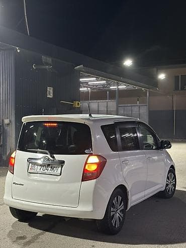Toyota Ractis: 2005 г., 1.5 л, Автомат, Бензин, Хэтчбэк — 2