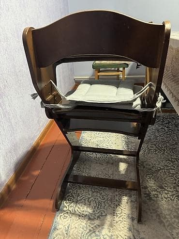 стол и стульчик для ребенка: Растущий стул, Б/у, Дерево, цвет - Коричневый — 2