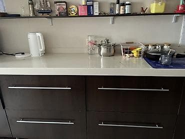 Столы: Планировка: линейная с Г-образным углом у мойки. 	•	Фасады: нижние — — 3