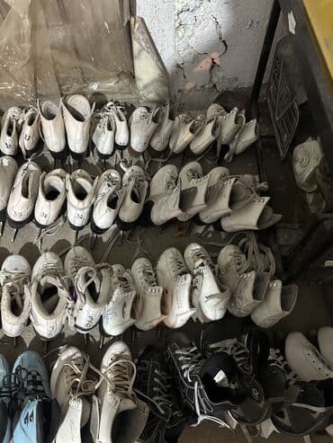 Оптовая партия коньков: хоккейные, фигурные и раздвижные. Конькилер