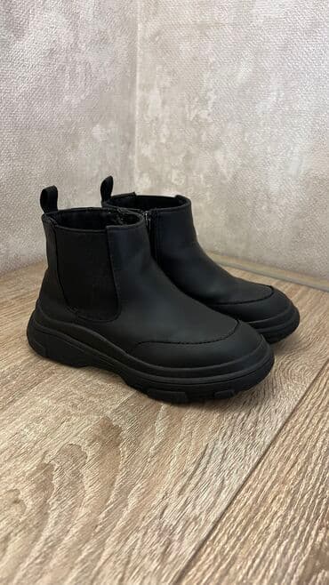 Комплекты одежды: Продаю!
Детская обувь для девочек. Ботинки ZARA.
Размер 26 — 2