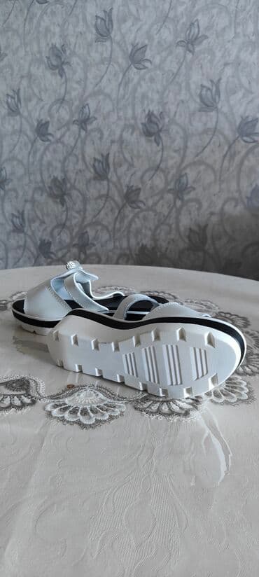 Мокасины и лоферы: Продаю абсолютно новую летнюю обувь 38 размер. 800 сом — 3