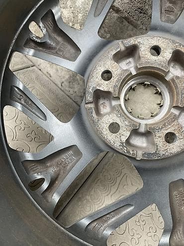 Диски: Литые Диски R 17 Kia, Комплект, отверстий - 5, Б/у — 5