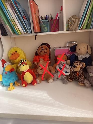Продам мягкие игрушки. за все 300с . нахожусь недалеко от