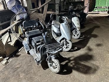Скутеры: Скутеры Honda Dio (серебристые), бензиновые, автомат (вариатор). Не — 2
