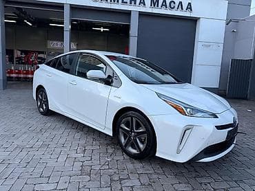 тесла машына: Toyota Prius: 2019 г., 1.8 л, Вариатор, Гибрид, Хэтчбэк — 4