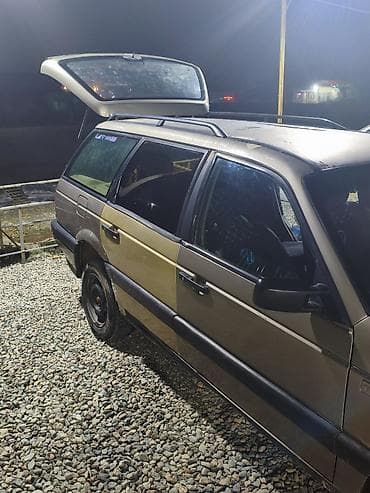 Транспорт: Volkswagen Passat: 1991 г., Механика, Универсал — 6