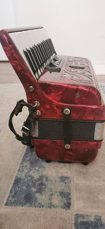 баян рубин: Аккордеон WELTMEISTER CAPRICE N с красным перламутровым корпусом — 2