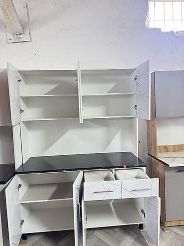 Эмерек гарнитурлары: Кухонный гарнитур с фасадами под светлый мрамор и столешницей — 2