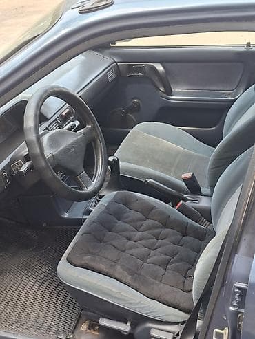 belarus 892 2: Mazda 323: 1991 г., 1.5 л, Механика, Бензин, Седан — 2
