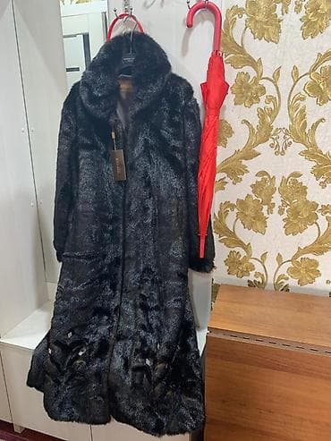 Женская одежда: Длинная женская шуба из искусственного меха совершенно новая размер — 1