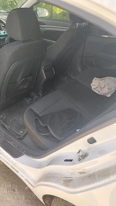 160: Hyundai Elantra: 2018 г., 2 л, Автомат, Бензин, Седан — 10