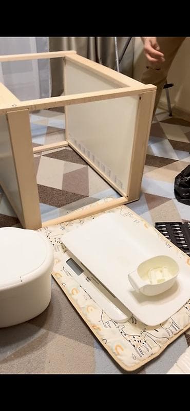 Мебель: Детская кроватка + пеленальный столик IKEA (набор для ухода за — 4