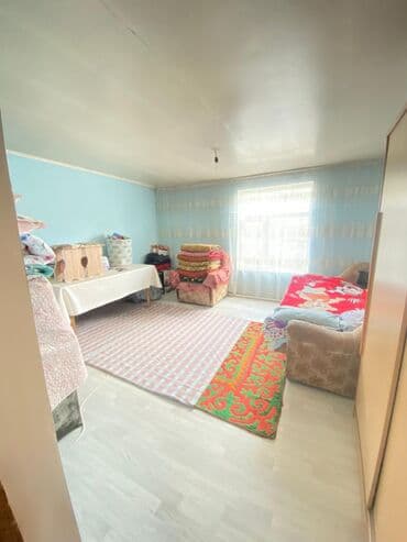 дом 3 ком: Үй, 70 кв. м, 3 бөлмө, Эски ремонт — 1