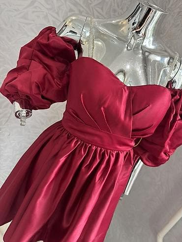 бордовый: Коктейльное мини‑платье насыщенного бордового цвета. - Силуэт — 1