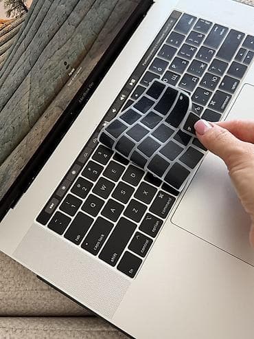 Ноутбуки и аксессуары: Продаю свой Apple MacBook Pro пользовалась мало в идеальном — 10