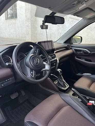 mini cooper: Toyota Urban Cruiser: 2023 г., 1.5 л, Автомат, Гибрид, Кроссовер — 7