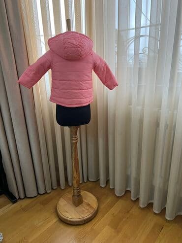 пальто детское демисезонное: Продаю деткие вещи на весну для девочки. Все вещи в идеальном — 4