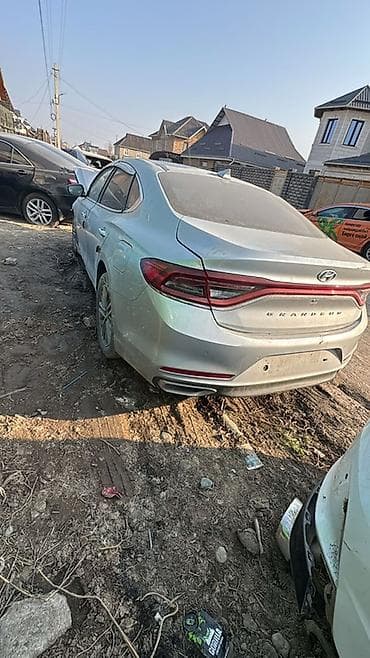 махавик на спринтер: Hyundai Grandeur (седан), серебристый — 1