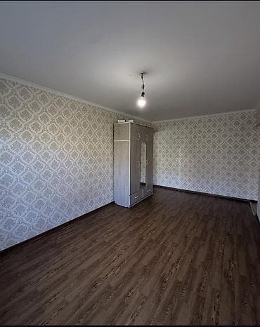 Батирлер: 2 бөлмө, 44 м², 104-серия, 1 кабат, Эски ремонт — 4