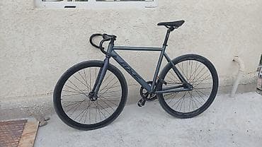 Фикс-велосипед / single speed в минималистичном черном исполнении
