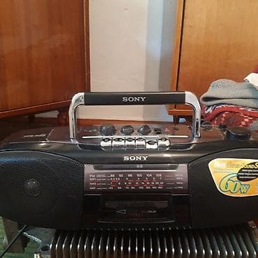 Портативный аудиоцентр Sony с радиоприёмником и кассетной декой