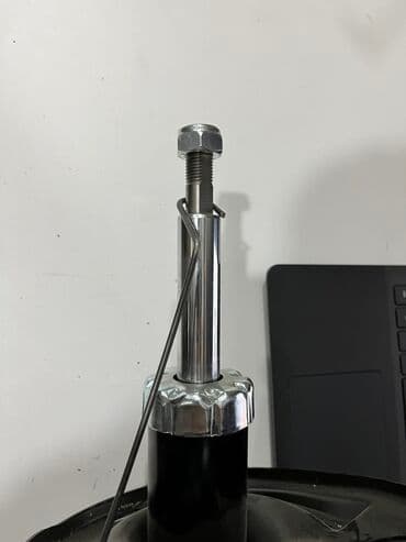 rav4: Передний амортизатор Toyota 2010 г., Новый — 3