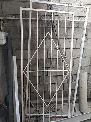 Откатные ворота: Продаю 3 металлические решетки и дверь. Толщина прутков 13мм. Размеры — 2