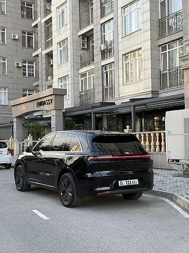 Lixiang: Lixiang L6: 2024 г., 1.5 л, Вариатор, Гибрид, Кроссовер — 5