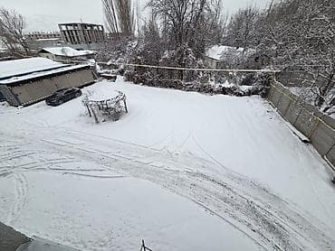 жалалабад спутник: Кеңселерди ижаралоо, 16 м², Бизнес борборунда, Тоолор көрүнүп турат, 1-катар, Жабдуулары менен — 8