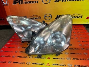 Тойота Авенсис Версо фара