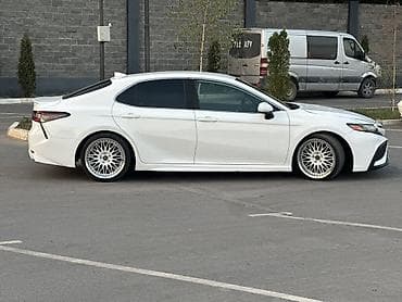 Транспорт: Toyota Camry: 2020 г., 2.5 л, Автомат, Бензин, Седан — 3