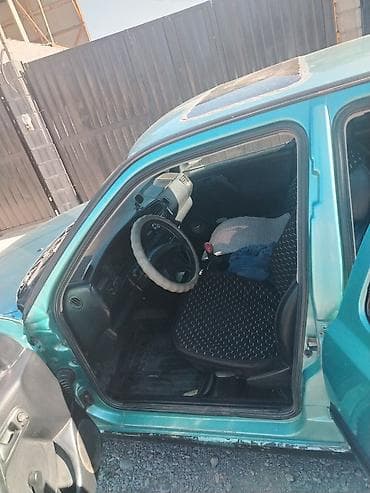 Продажа авто: Volkswagen Golf: 1992 г., 1.8 л, Механика, Бензин, Хэтчбэк — 4