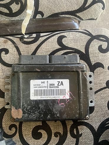 катализатор авто: Блок управления двигателем (ЭБУ) + модуль замка зажигания/считыватель — 6