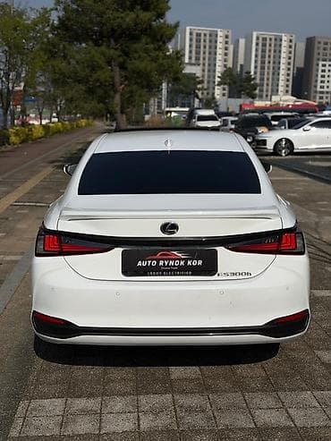 e class: Lexus ES: 2023 г., 2.5 л, Гибрид, Седан — 7