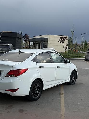 срочно окончательно: Hyundai Solaris: 2015 г., Бензин, Седан — 5