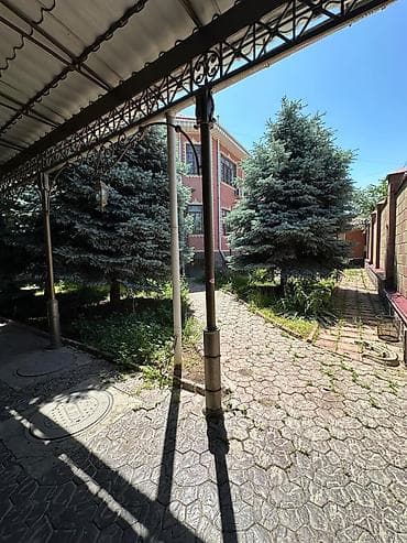 mega hous: Дом в престижном районе Медерова/Абая Площадь дома: 305 м² Участок: 6 — 3