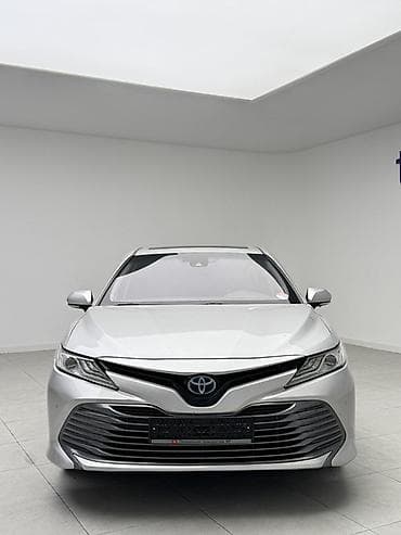 Toyota Camry: 2017 г., 2.5 л, Вариатор, Гибрид, Седан — 2